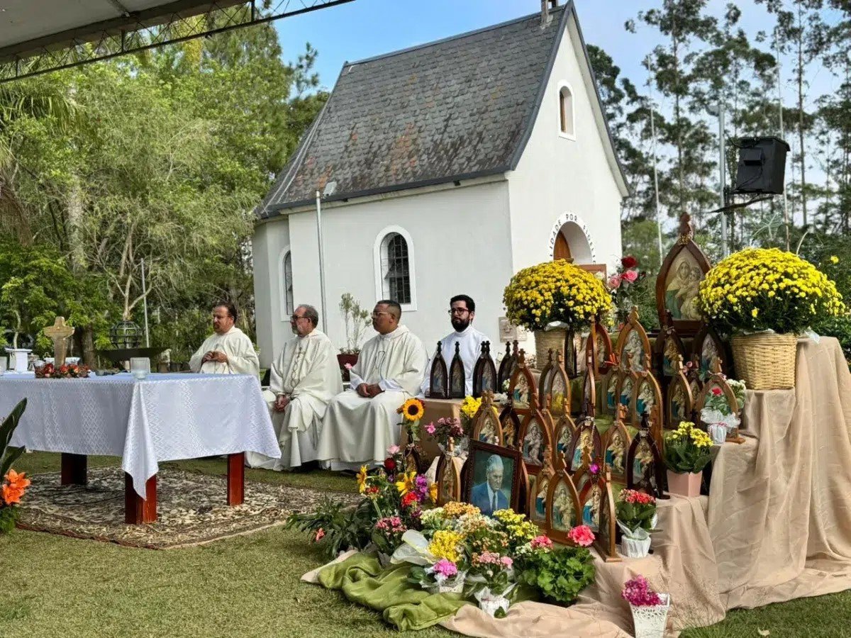 Santa Missa fortalece missão da Campanha da Mãe Peregrina no Santuário de Caieiras