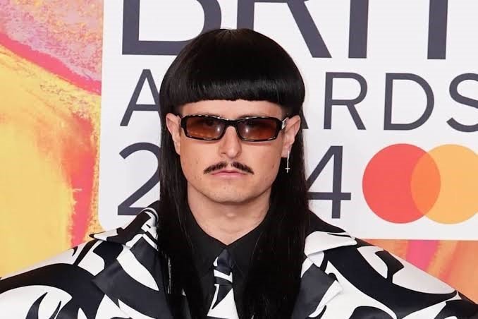 Oliver Tree deixou herança para fundação de apoio a artistas.