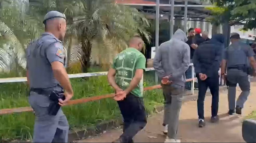 Polícia apura desaparecimento de câmera após morte em salto.