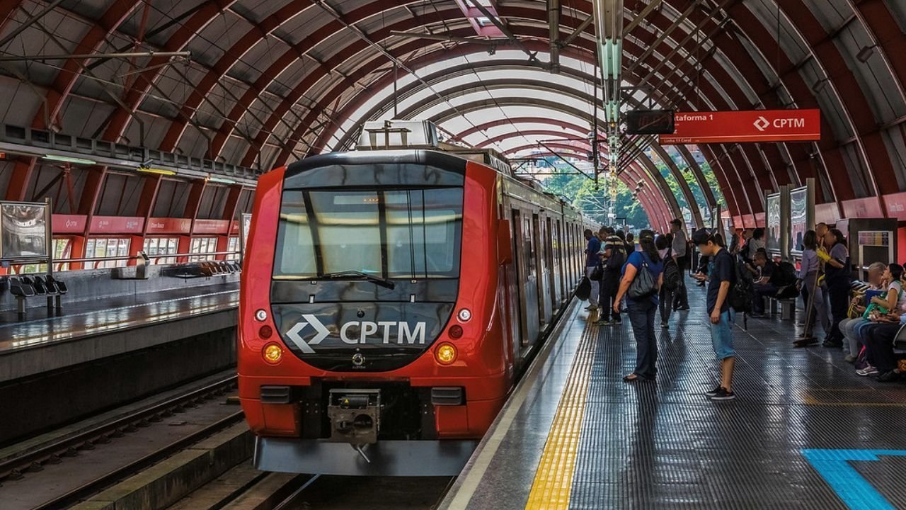 Greve na CPTM paralisa linhas e faz Prefeitura suspender rodízio de veículos em São Paulo