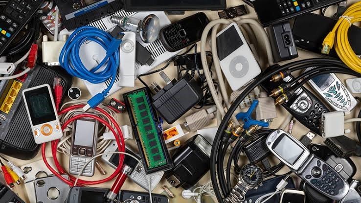 Descarte correto de eletrônicos ajuda o meio ambiente e evita riscos à saúde