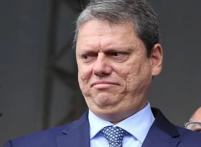 Aprovação de Tarcísio despenca entre mulheres